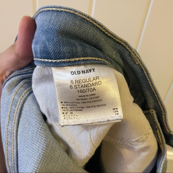 Ripped and Distressed Flirty Light Jeans - Picture 9 of 10